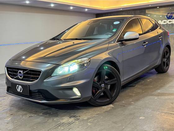VOLVO V40 2.0 T5 R DESIGN TURBO GASOLINA 4P AUTOMÁTICO VOLVO V40 2.0 T5 R DESIGN TURBO GASOLINA 4P AUTOMÁTICO